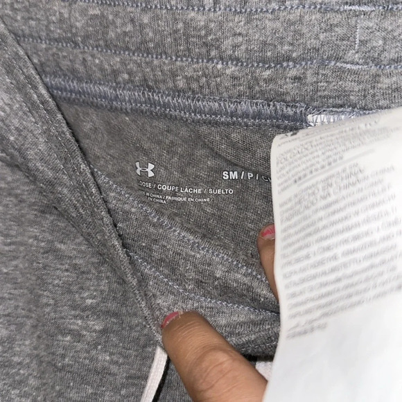 gray & black Under Armour sweatpants / joggers size small loose - Picture 3 of 3